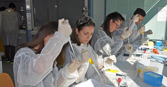 Scientists for a Day: AKU Outreach in Italy